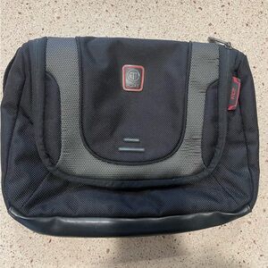 Tumi T-Tech Hanging Travel Toiletry Bag